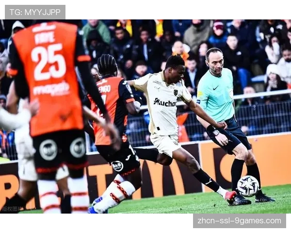 朗斯5-1大胜昂热，托万9.7分全场最高评分引领球队进攻